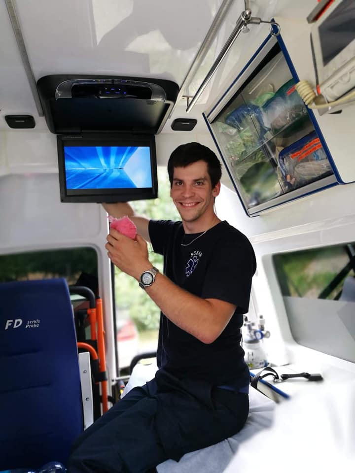 37129494_1954682891218814_2057415624002371584_n